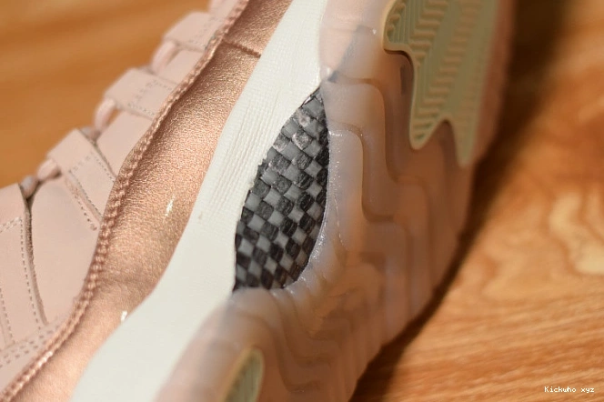 Gold Rose 11 Low GS Jordan Air AH7860-105 0530